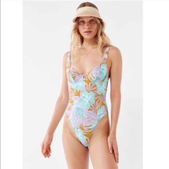 UO Mermaid Tulip Underwire One Piece Swimsuit NWT - Picture 2 of 6